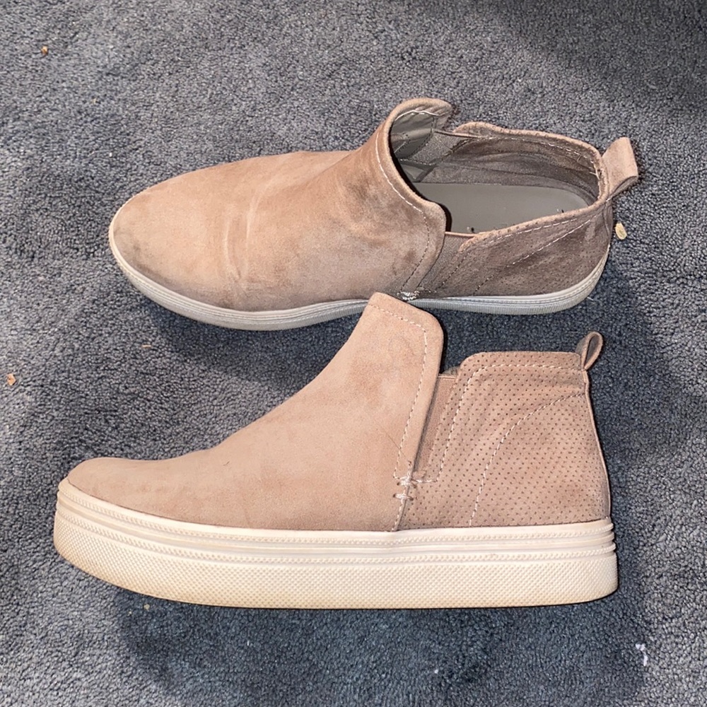 Tan booties. Size 8. Lightly worn. Brand- universal threads